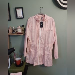 Lightweight windbreaker rain jacket